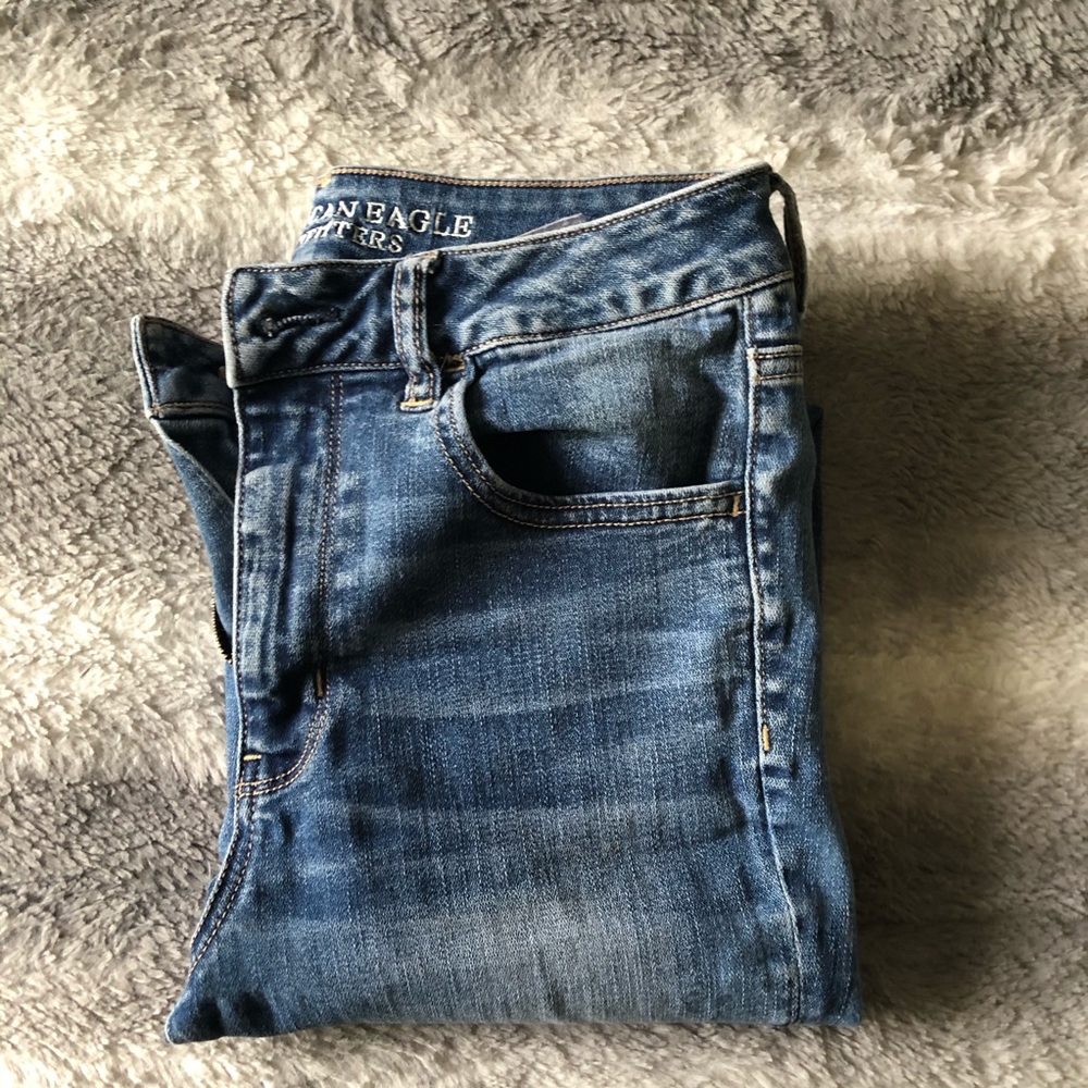 American eagle size 8 long high waisted blue jeans